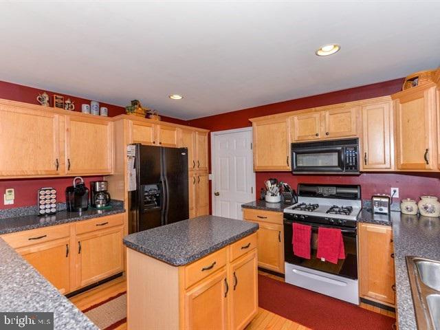 5036 West Canal Road Dover, PA 17315 - Photo 7 of 28 Kitchen