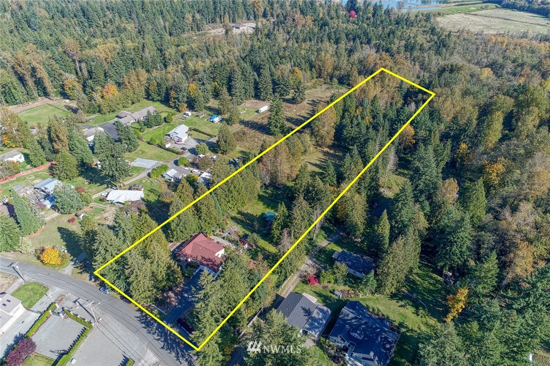 7025 Vandermark Road East Bonney Lake, WA 98391 - Photo 25 of 25 a view of a tennis court