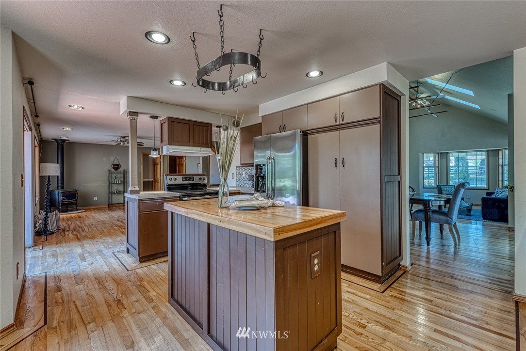 7025 Vandermark Road East Bonney Lake, WA 98391 - Photo 6 of 25 a kitchen with stainless steel appliances granite countertop a sink stove and refrigerator