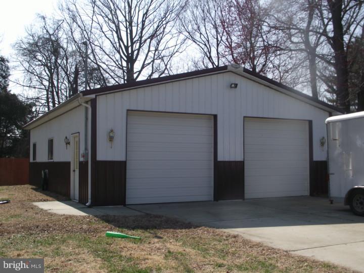 125 Oberlin Road Pennsville, NJ 08070 - Photo 8 of 18 Garage