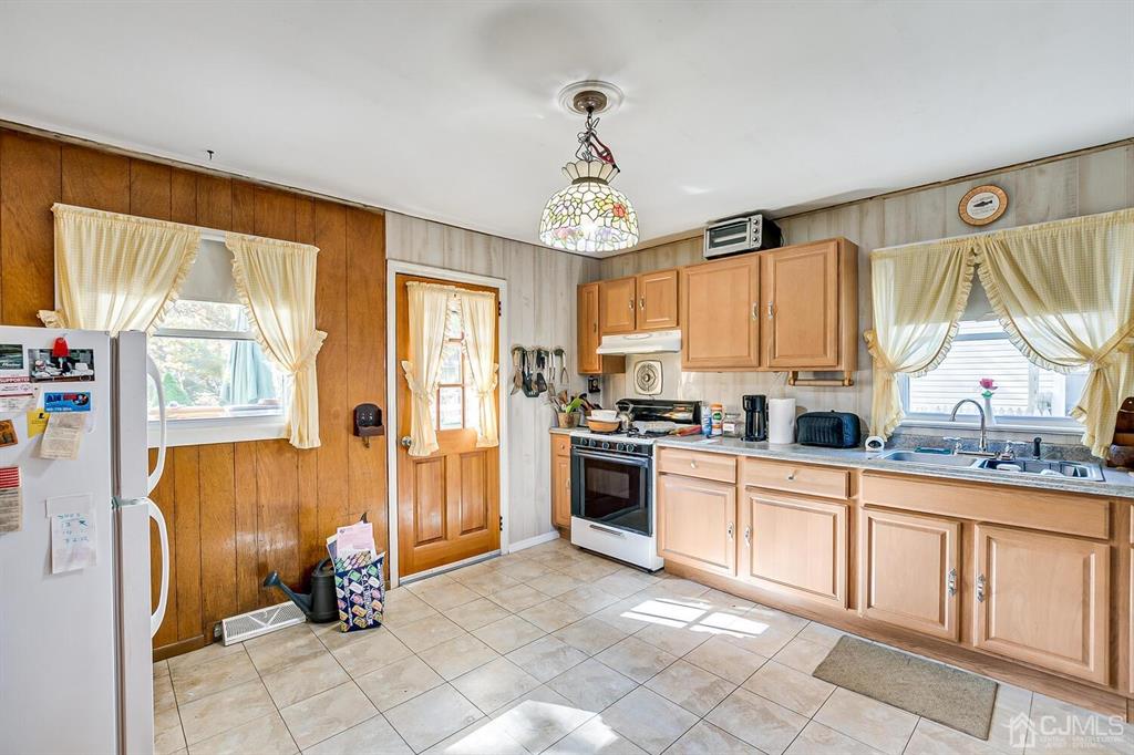 99 Solomon Street Howell, NJ 07731 - Photo 6 of 20 Kitchen