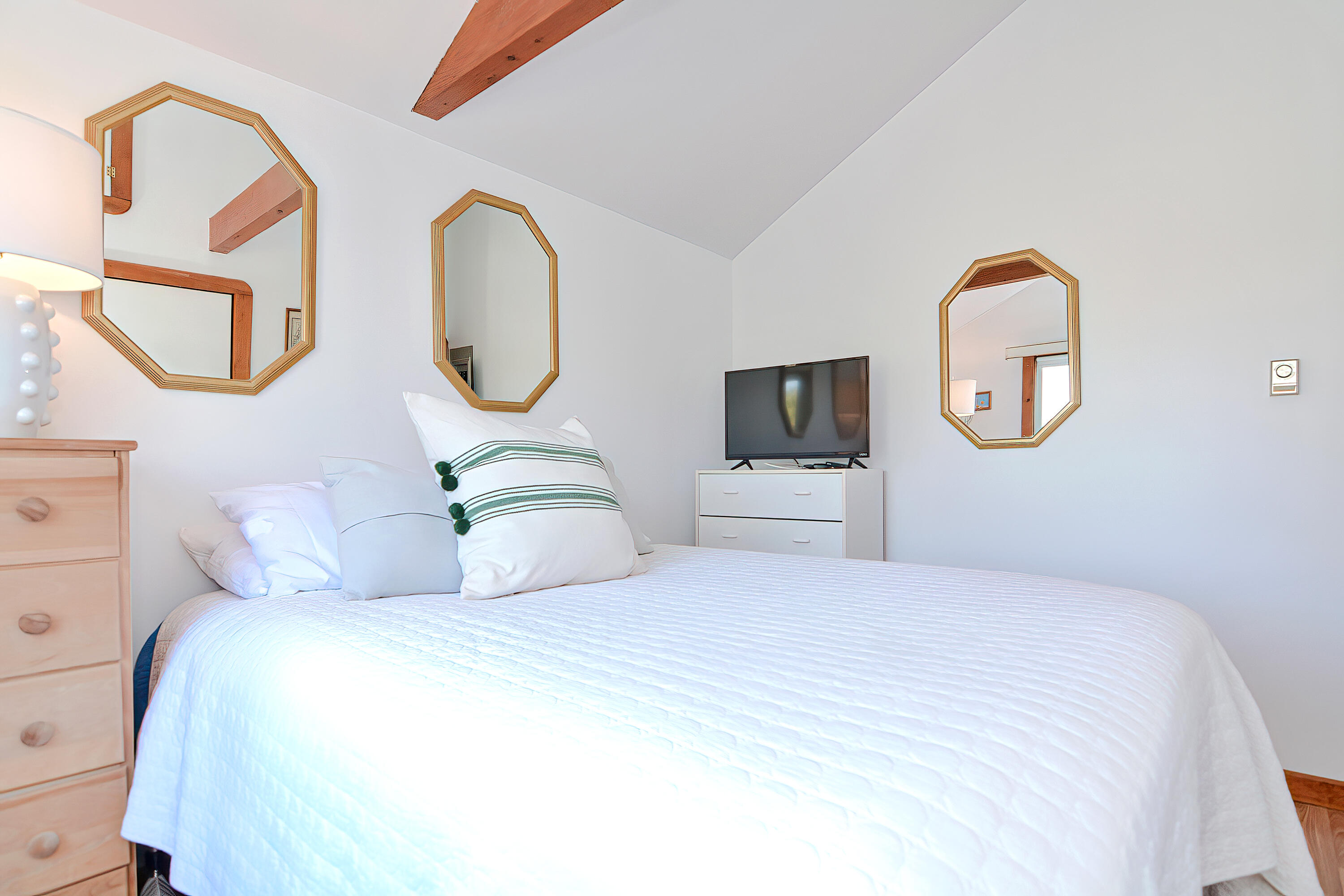 203 Phillips Road Sandwich, MA 02563 - Photo 11 of 40 Queen Size bed