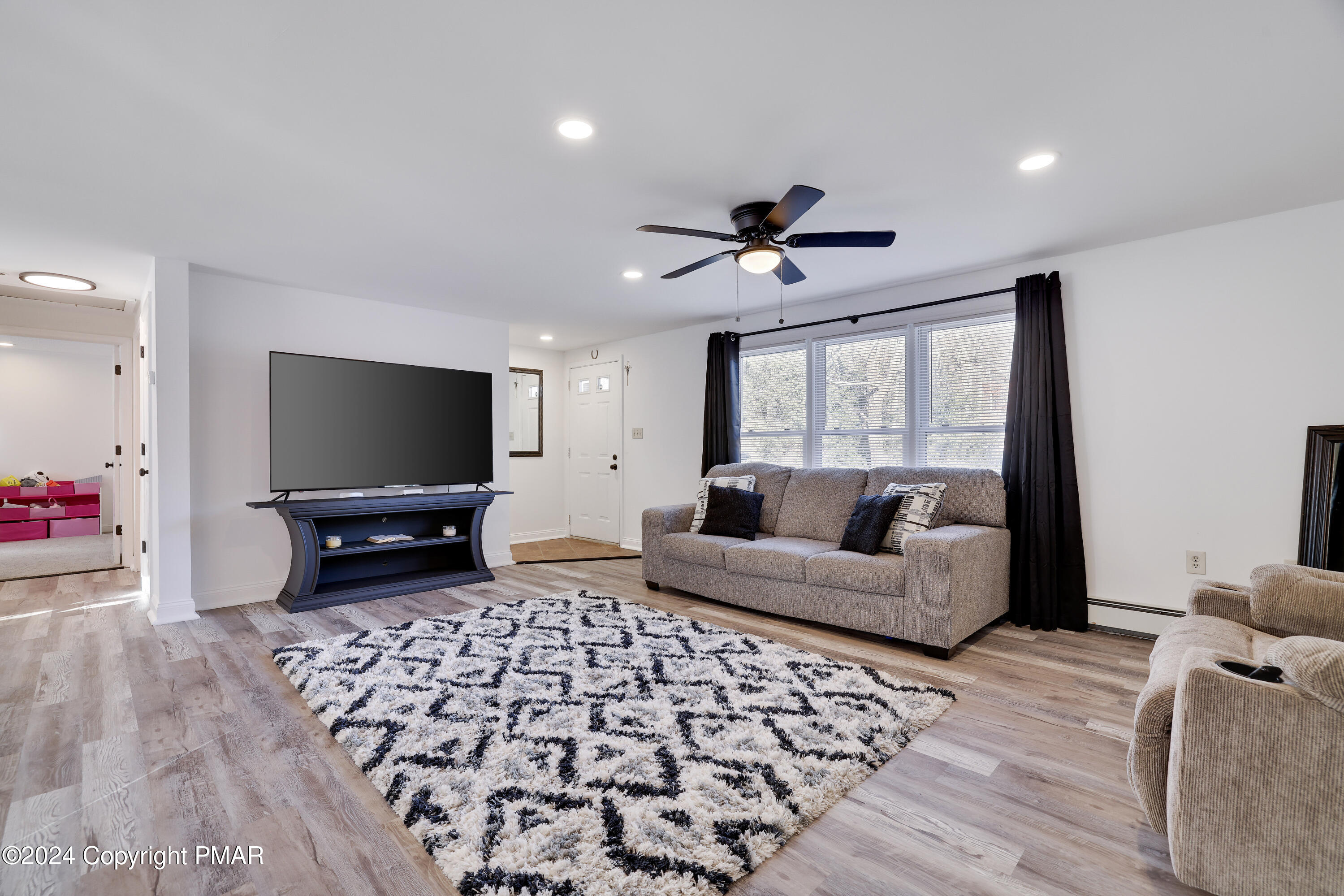 175 Rock Road East Stroudsburg, PA 18302 - Photo 4 of 43 Living Room