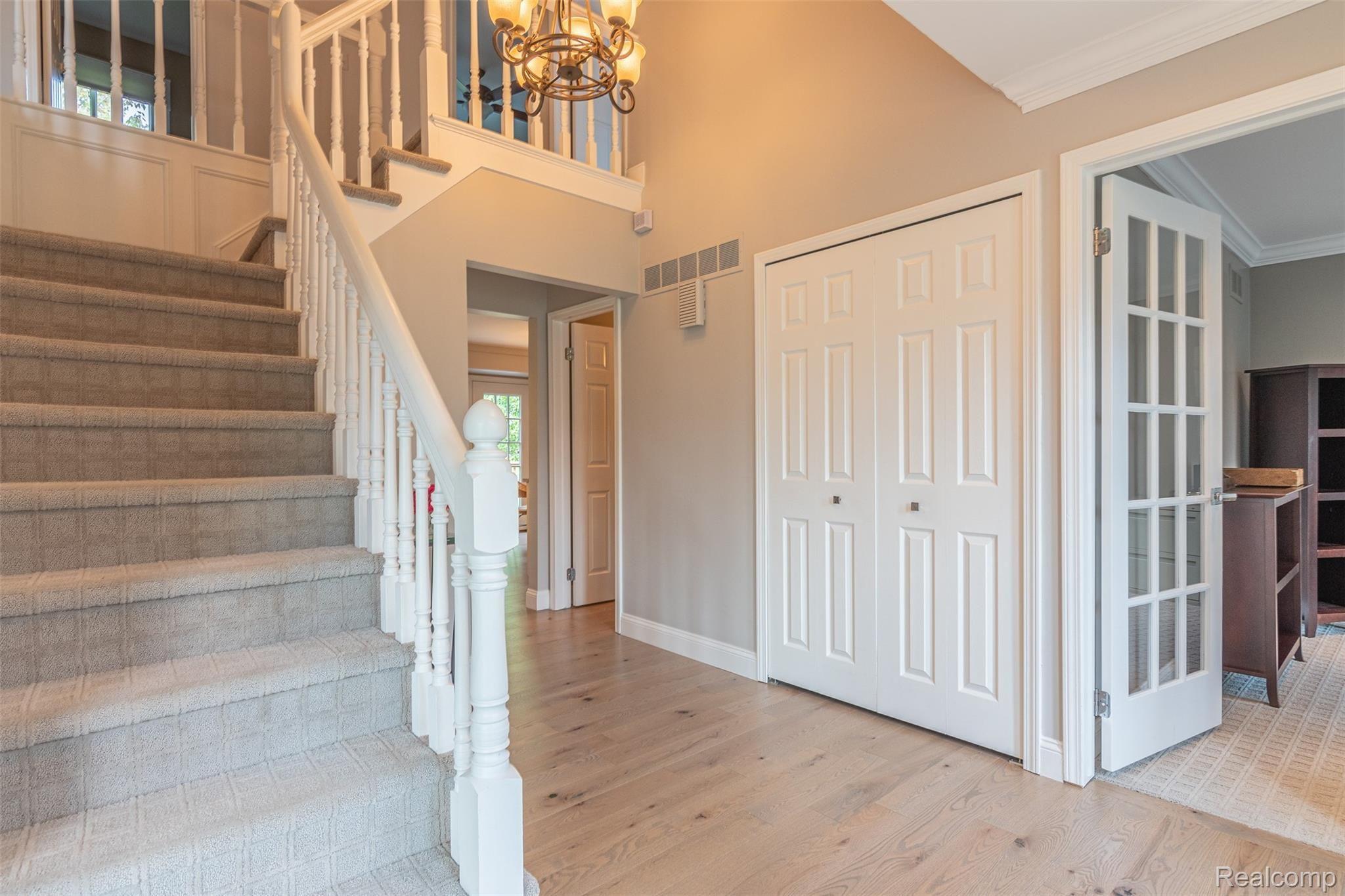 351 Silvervale Drive Rochester, MI 48309 - Photo 5 of 49 Entrance with 2 story foyer