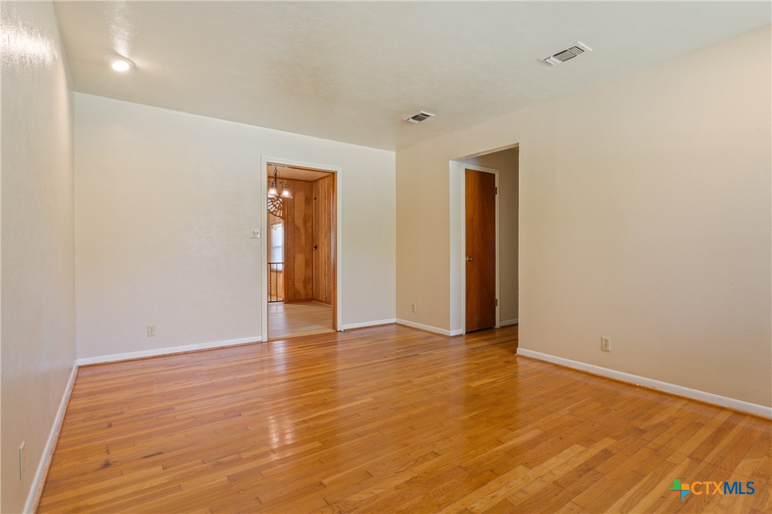 905 South 40th Street Temple, TX 76501 - Photo 3 of 29