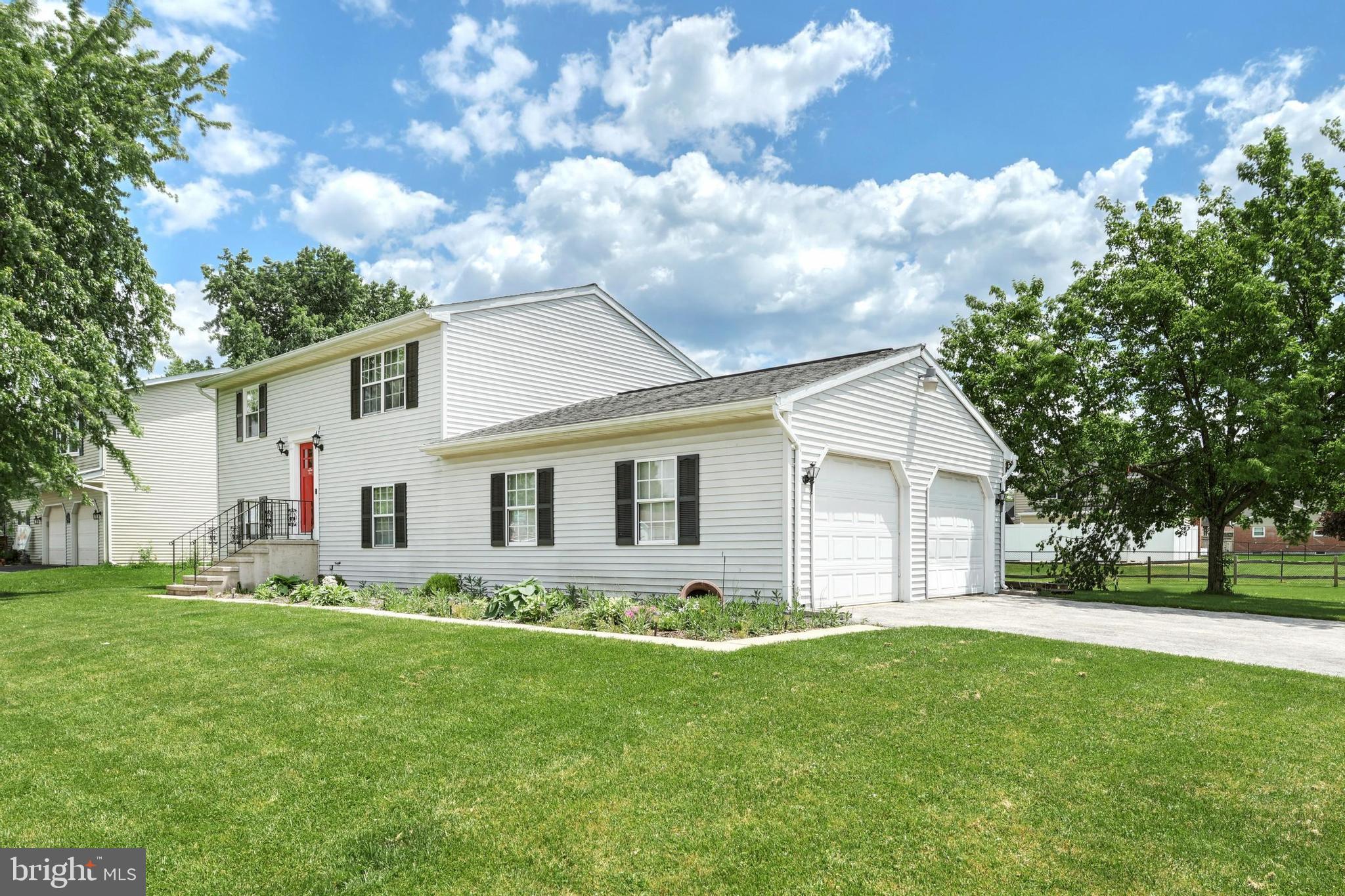 2398 Heather Road York, PA 17408 - Photo 2 of 26 Gallery Image 2