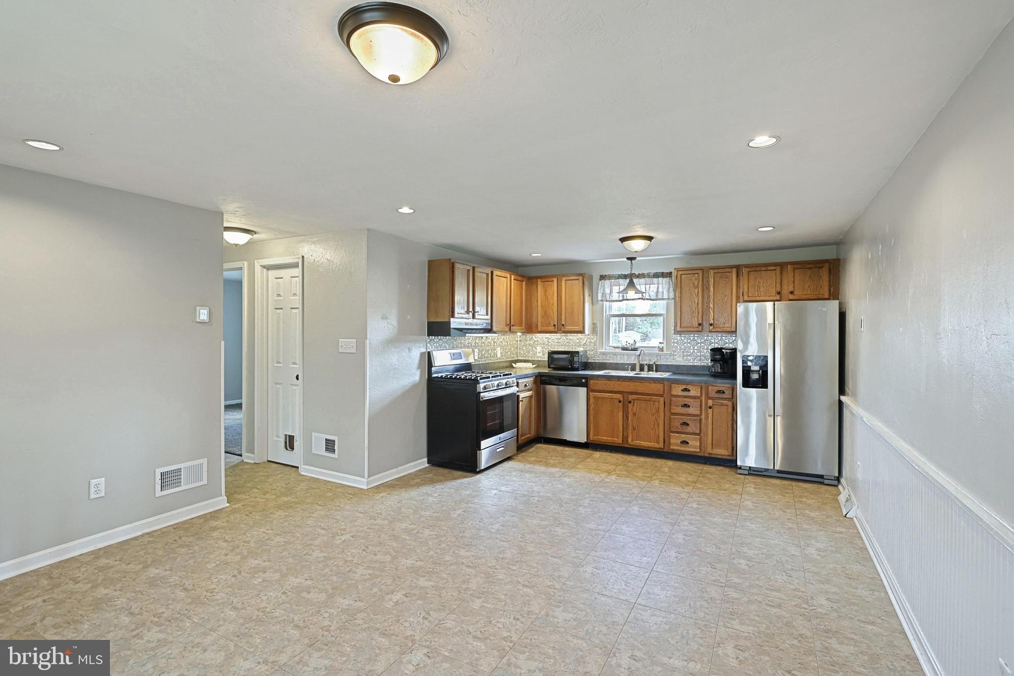 2398 Heather Road York, PA 17408 - Photo 9 of 26 Gallery Image 9