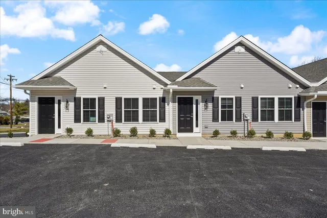 $2,500 | 552 Creek Road, Unit 4, Kennett Square, PA 19348