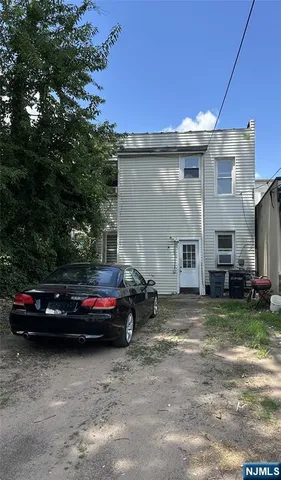 a view of a house with a back yard