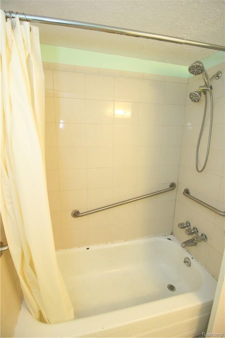 29257 Hayes Road, Unit 2 Warren, MI 48088 - Photo 23 of 23 IMG_8705.JPG