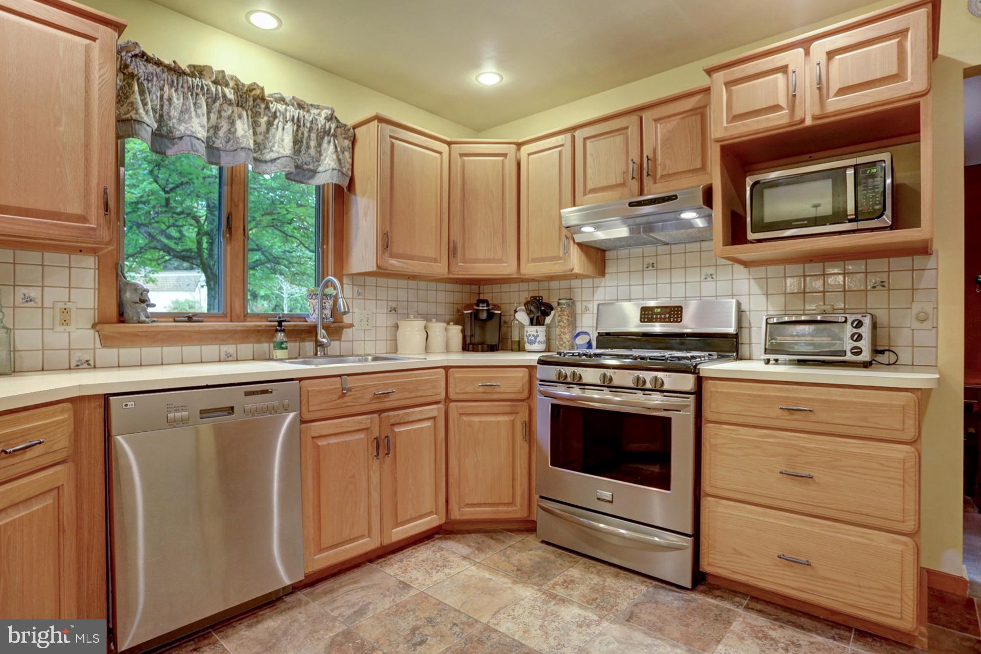 311 Fairview Road Reading, PA 19606 - Photo 11 of 37 Gallery Image 11