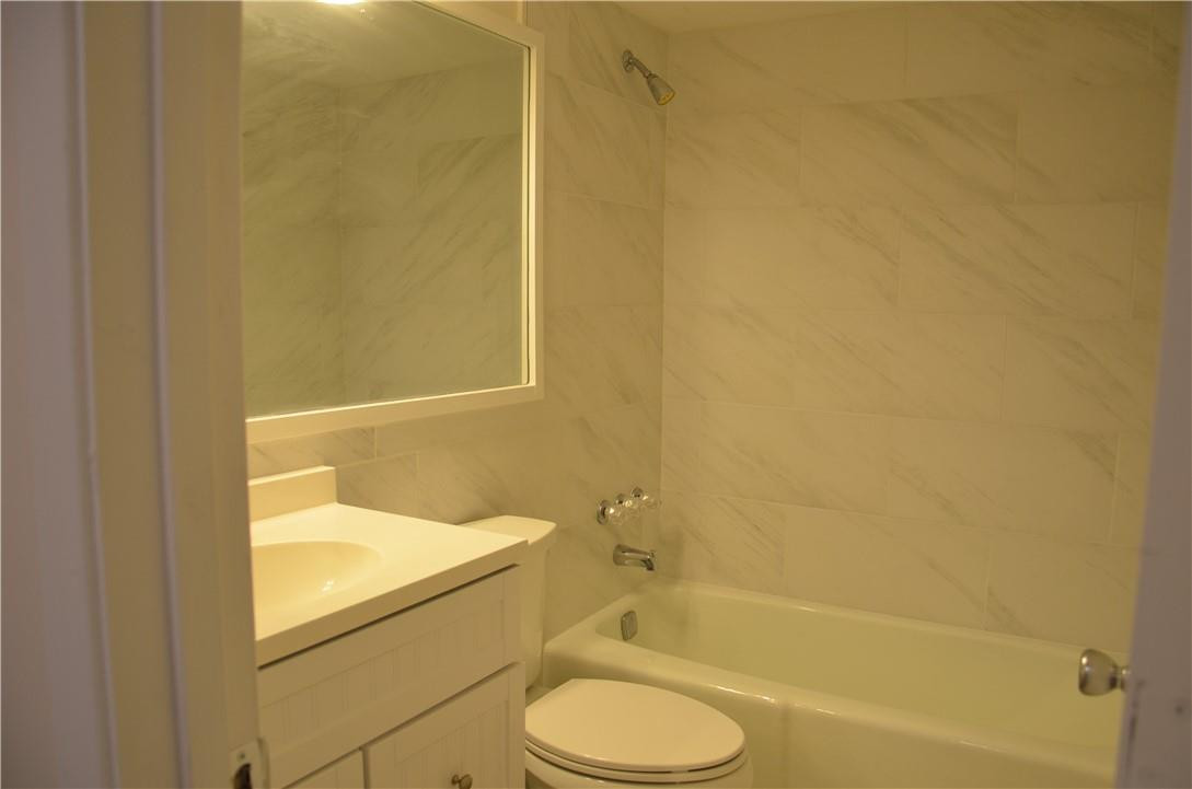 259 South Cypress Road, Unit 546 Pompano Beach, FL 33060 - Photo 11 of 29 Guest Bathroom