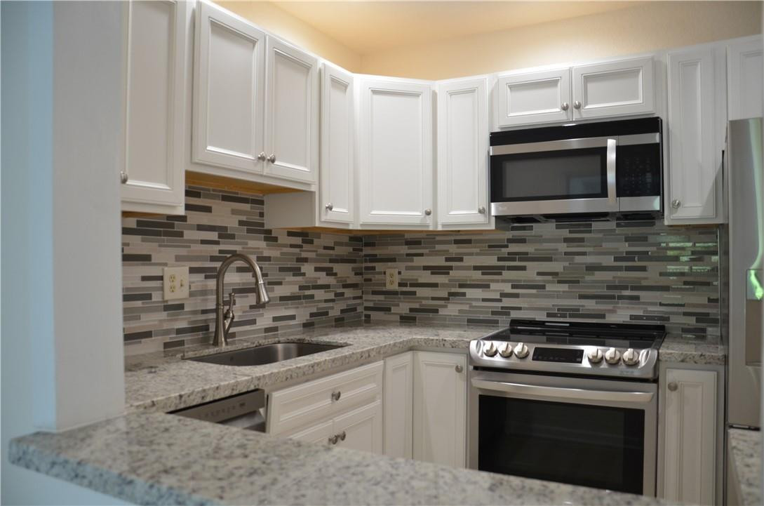 259 South Cypress Road, Unit 546 Pompano Beach, FL 33060 - Photo 8 of 29 Brand New Granite Kitchen