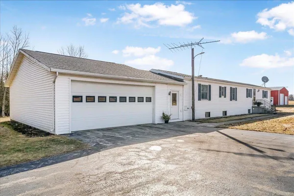 $454,400 | N6810 County Road D, Algoma, WI 54201