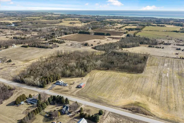 $454,400 | N6810 County Road D, Algoma, WI 54201