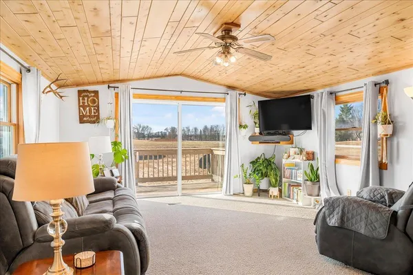 $454,400 | N6810 County Road D, Algoma, WI 54201