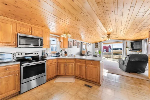 $454,400 | N6810 County Road D, Algoma, WI 54201