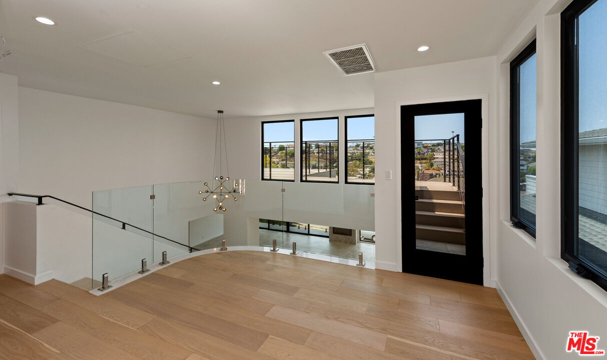 8236 Zitola Terrace Playa del Rey, CA 90293 - Photo 10 of 32