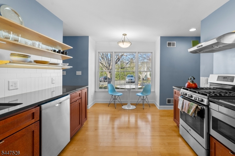 47 Hedge Row Road Plainsboro, NJ 08540 - Photo 9 of 23 Gallery Image 9