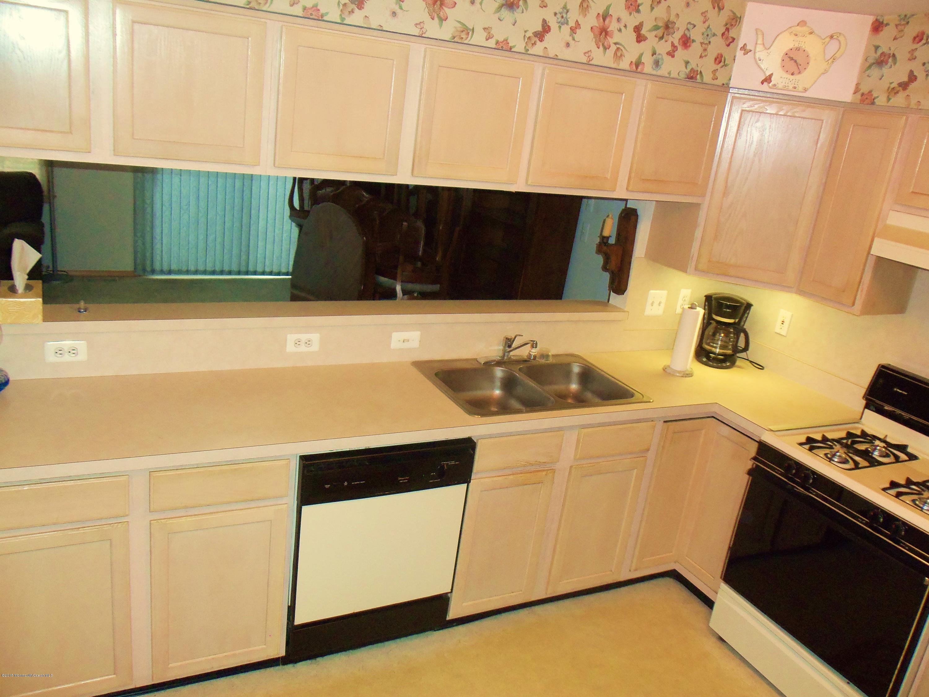 117 Captain Road Manahawkin, NJ 08050 - Photo 5 of 25 100_2552.JPG