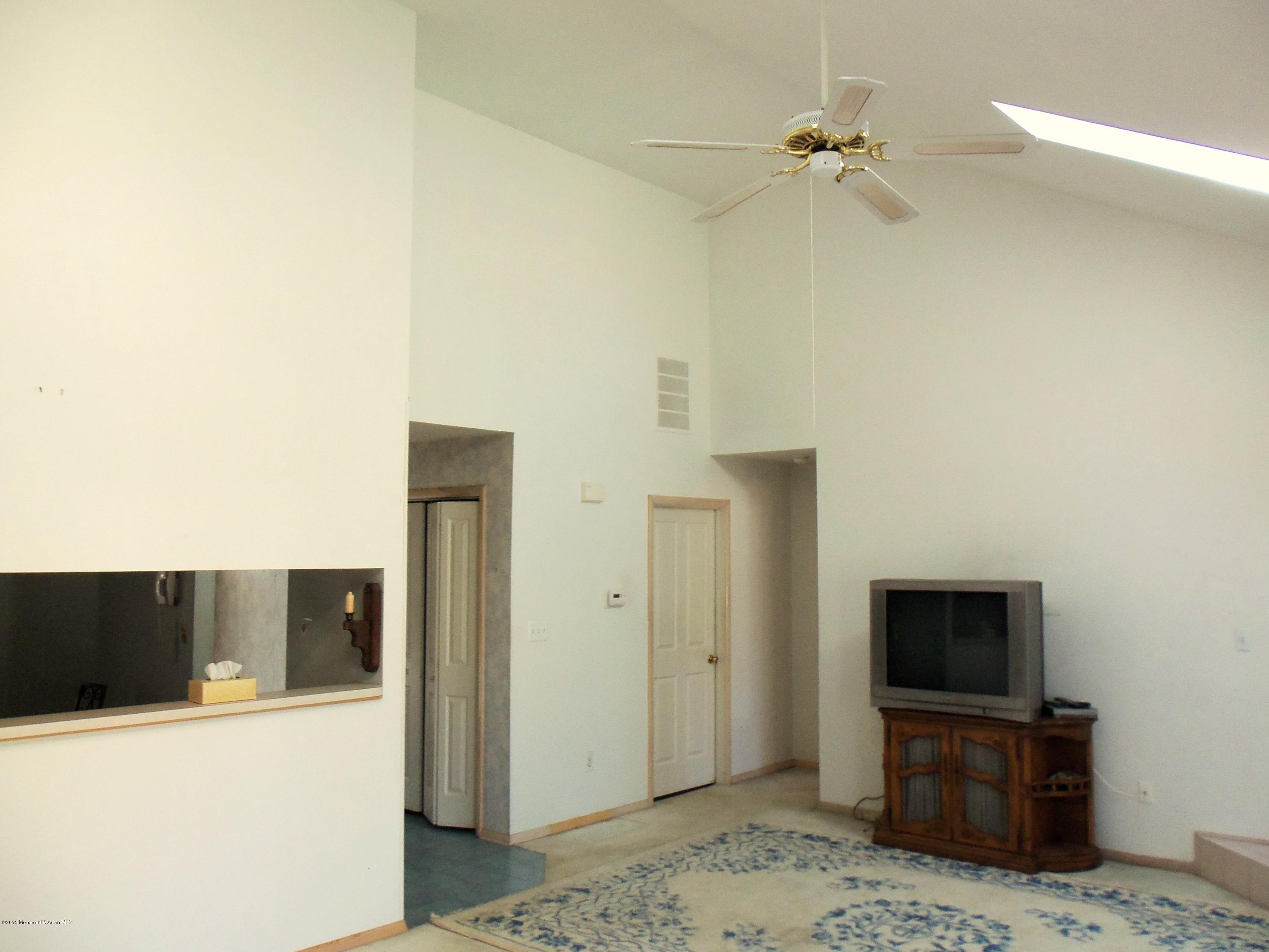 117 Captain Road Manahawkin, NJ 08050 - Photo 8 of 25 100_2572.JPG