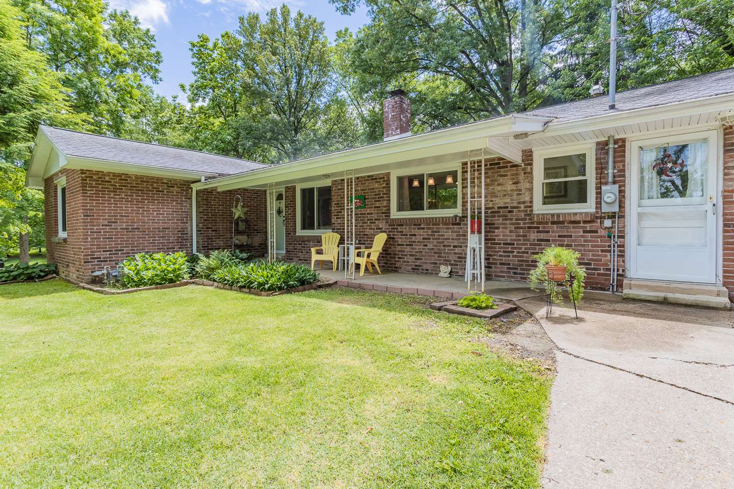 3900 Weaver Road Evansville, IN 47711 - Photo 2 of 36 Gallery Image 2