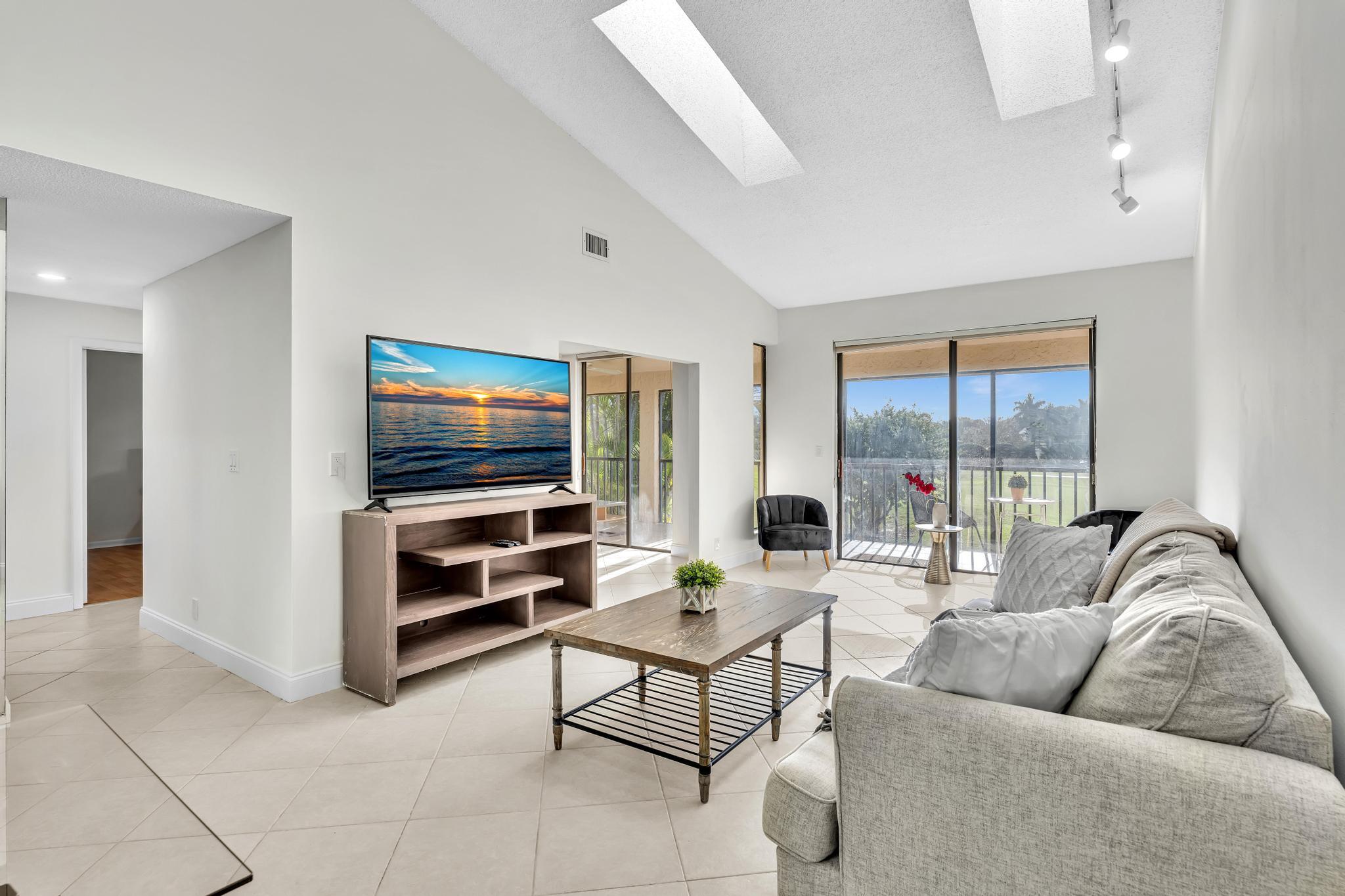 7718 La Mirada Drive Boca Raton, FL 33433 - Photo 15 of 56 Living Room