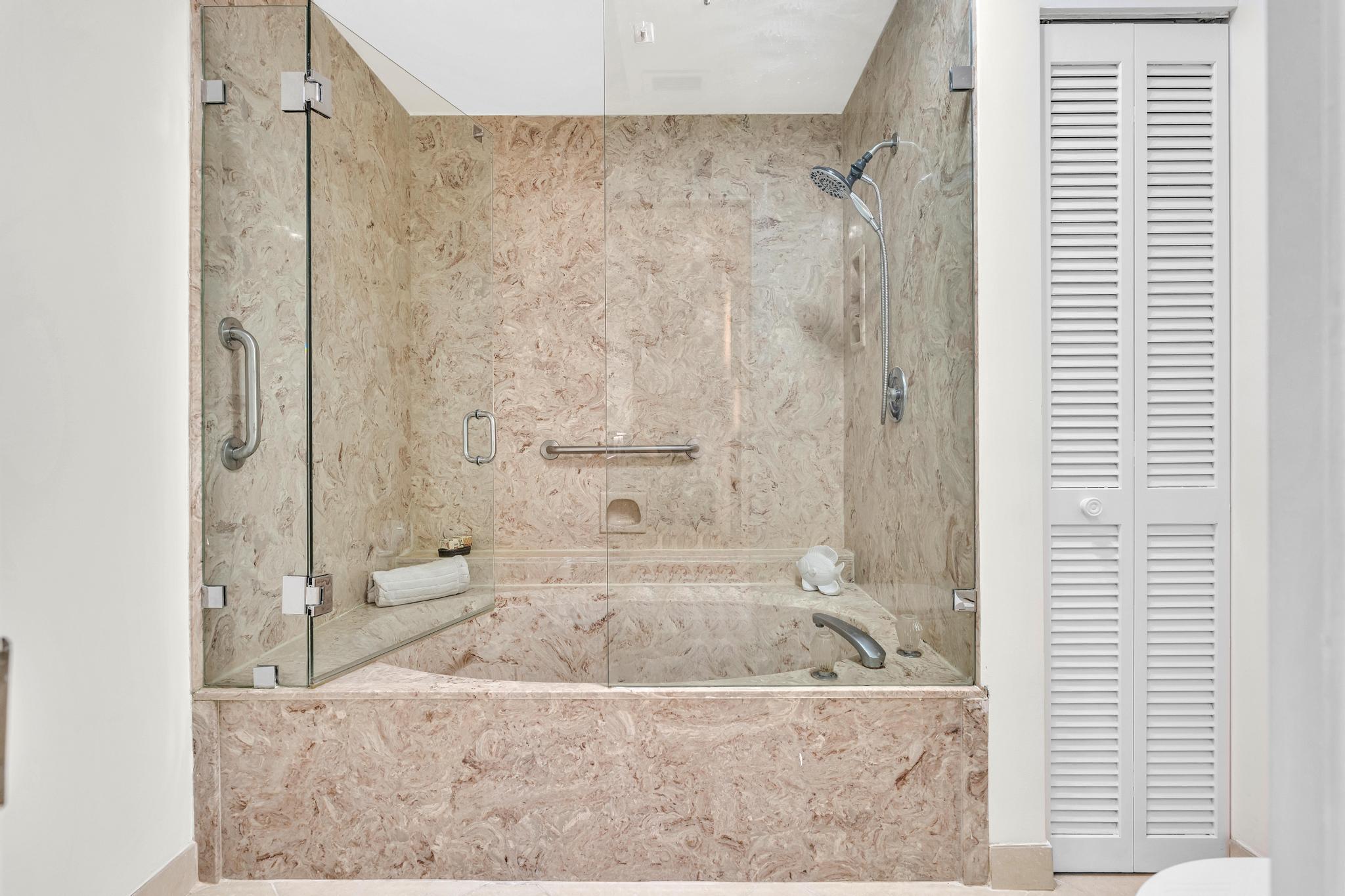 7718 La Mirada Drive Boca Raton, FL 33433 - Photo 25 of 56 Tub/Shower