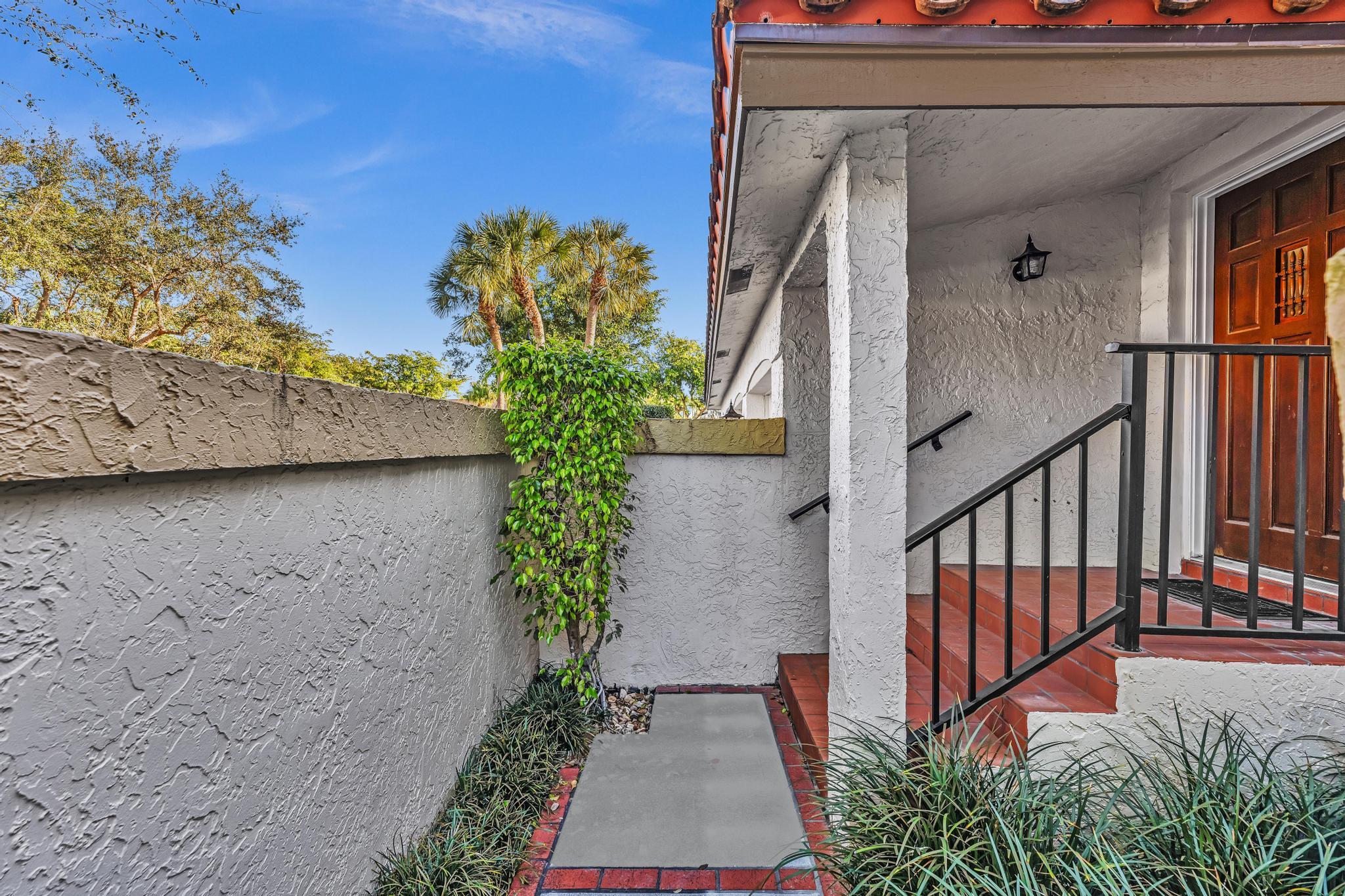 7718 La Mirada Drive Boca Raton, FL 33433 - Photo 3 of 56 Entry