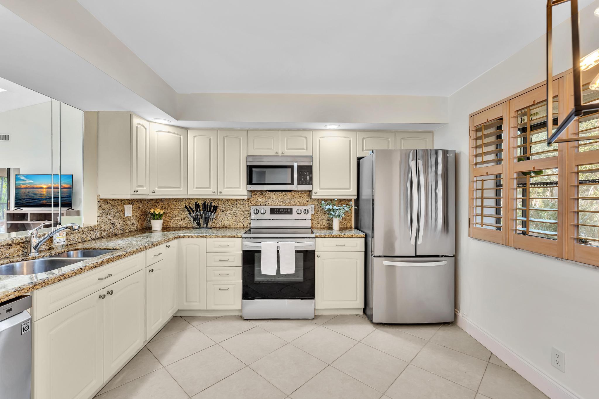 7718 La Mirada Drive Boca Raton, FL 33433 - Photo 7 of 56 Kitchen