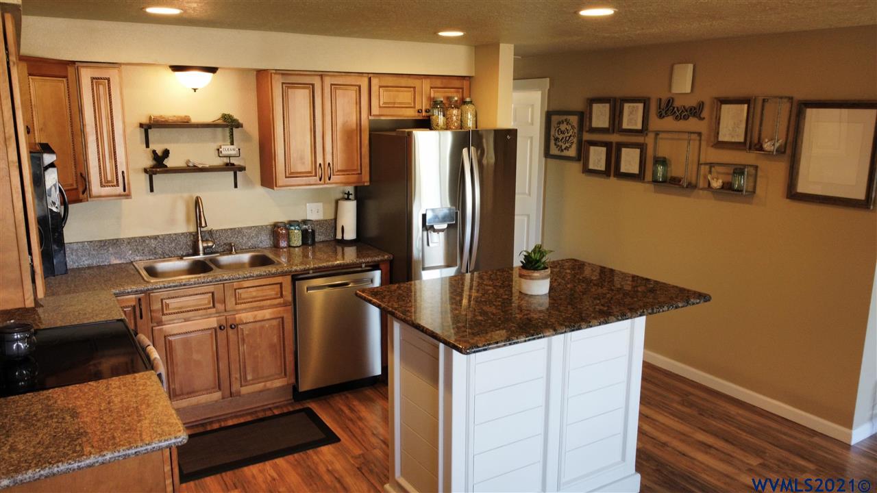 1227 Hemlock Loop Independence, OR 97351 - Photo 9 of 24 Gallery Image 9