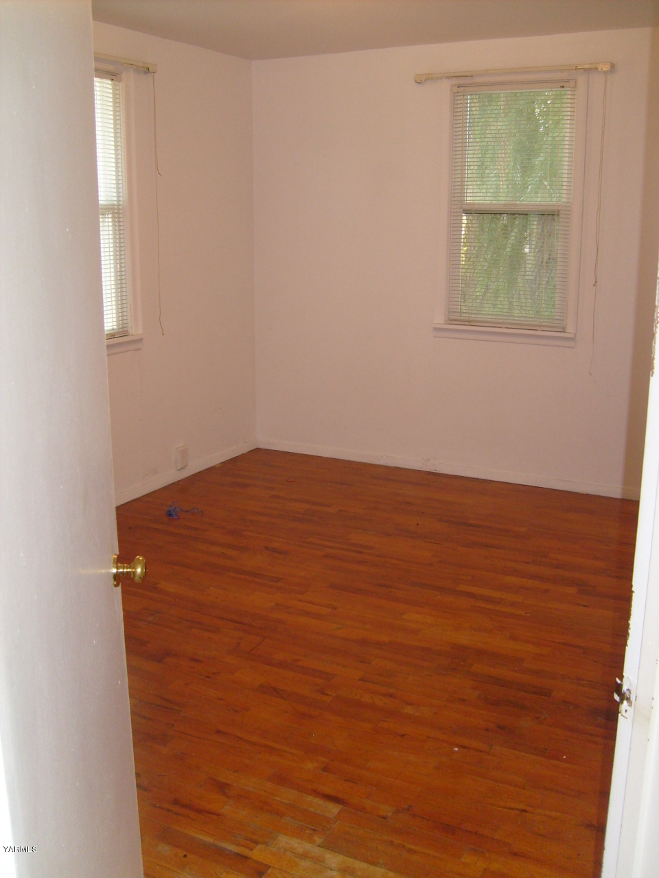 1203 Northbank Road Outlook, WA 98938 - Photo 2 of 6 an empty room with a window