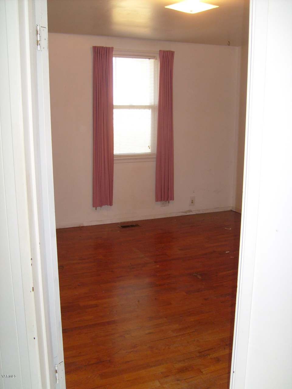 1203 Northbank Road Outlook, WA 98938 - Photo 3 of 6 a view of an empty room with a window