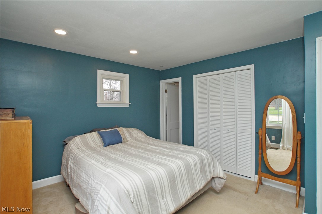 7488 Som Center Road Solon, OH 44139 - Photo 14 of 35 Private bath off of master suite.