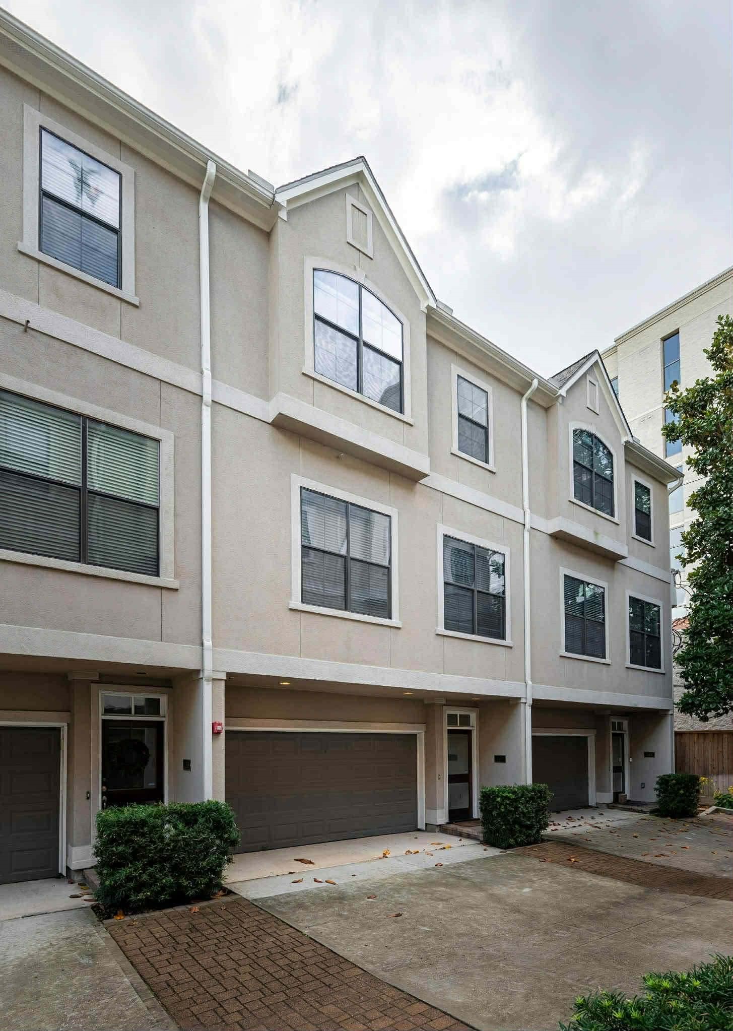 2210 Mid Lane, Unit 107 Houston, TX 77027 - Photo 15 of 15 a front view of a building with a yard