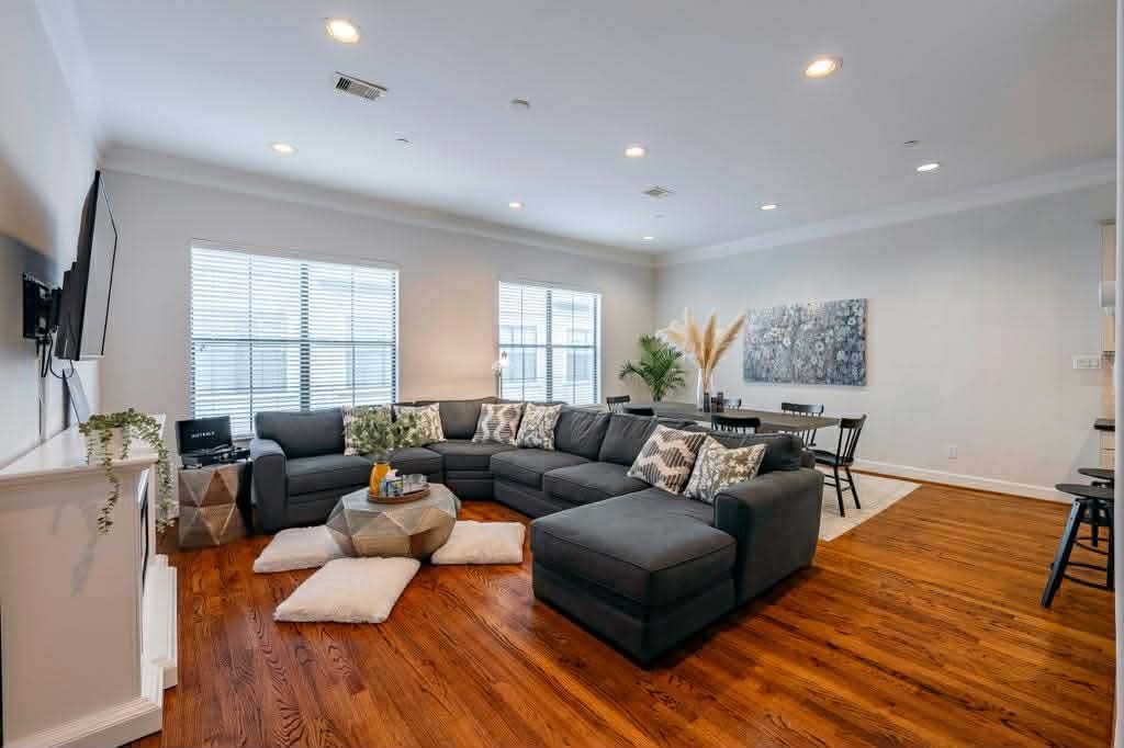 2210 Mid Lane, Unit 107 Houston, TX 77027 - Photo 5 of 15 a living room with furniture and a flat screen tv