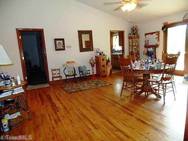 1101 Wray Road Stoneville, NC 27048 - Photo 3 of 15 Den/Family/Great Room.