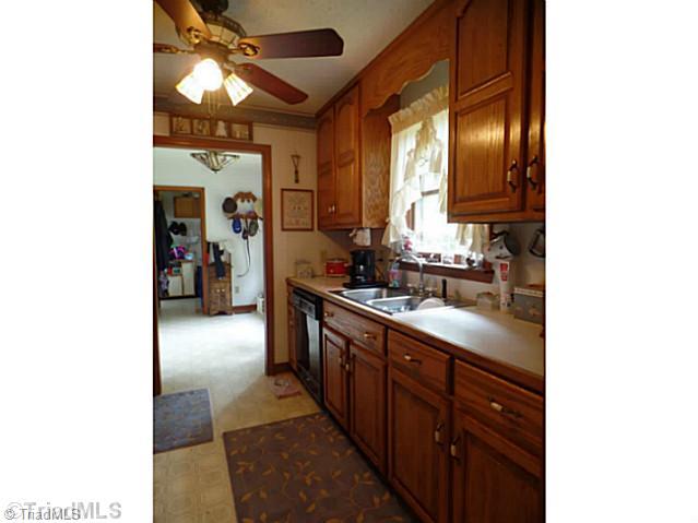 1101 Wray Road Stoneville, NC 27048 - Photo 5 of 15 Kitchen.