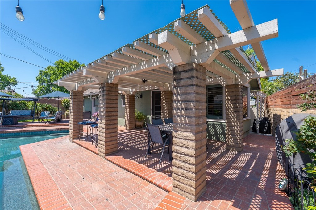2817 Ridgewood Street Santa Ana, CA 92705 - Photo 7 of 41