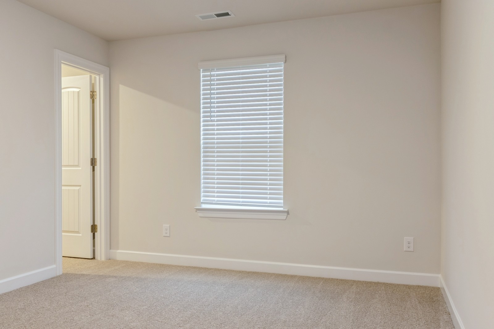 2322 Nabali Way Murfreesboro, TN 37127 - Photo 2 of 22 an empty room with a window