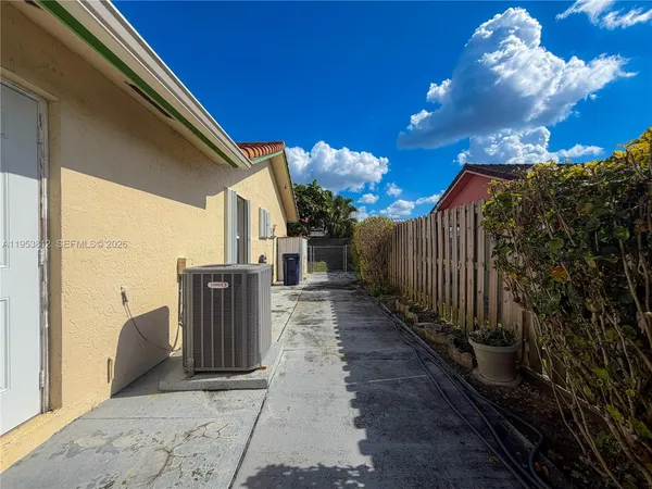 a view of a garage