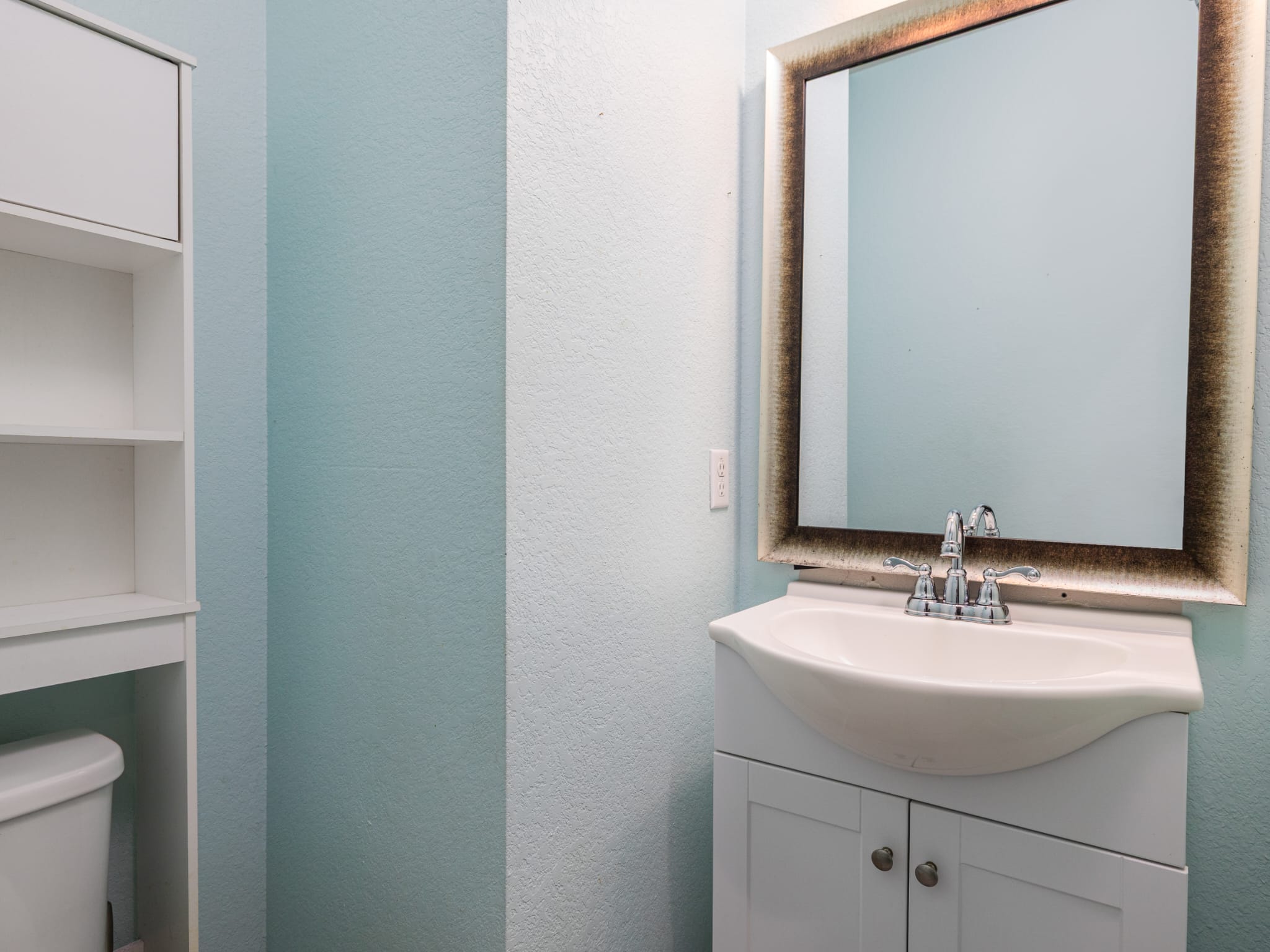 1919 Rinker Ranch Drive Austin, TX 78725 - Photo 13 of 30 Half bath