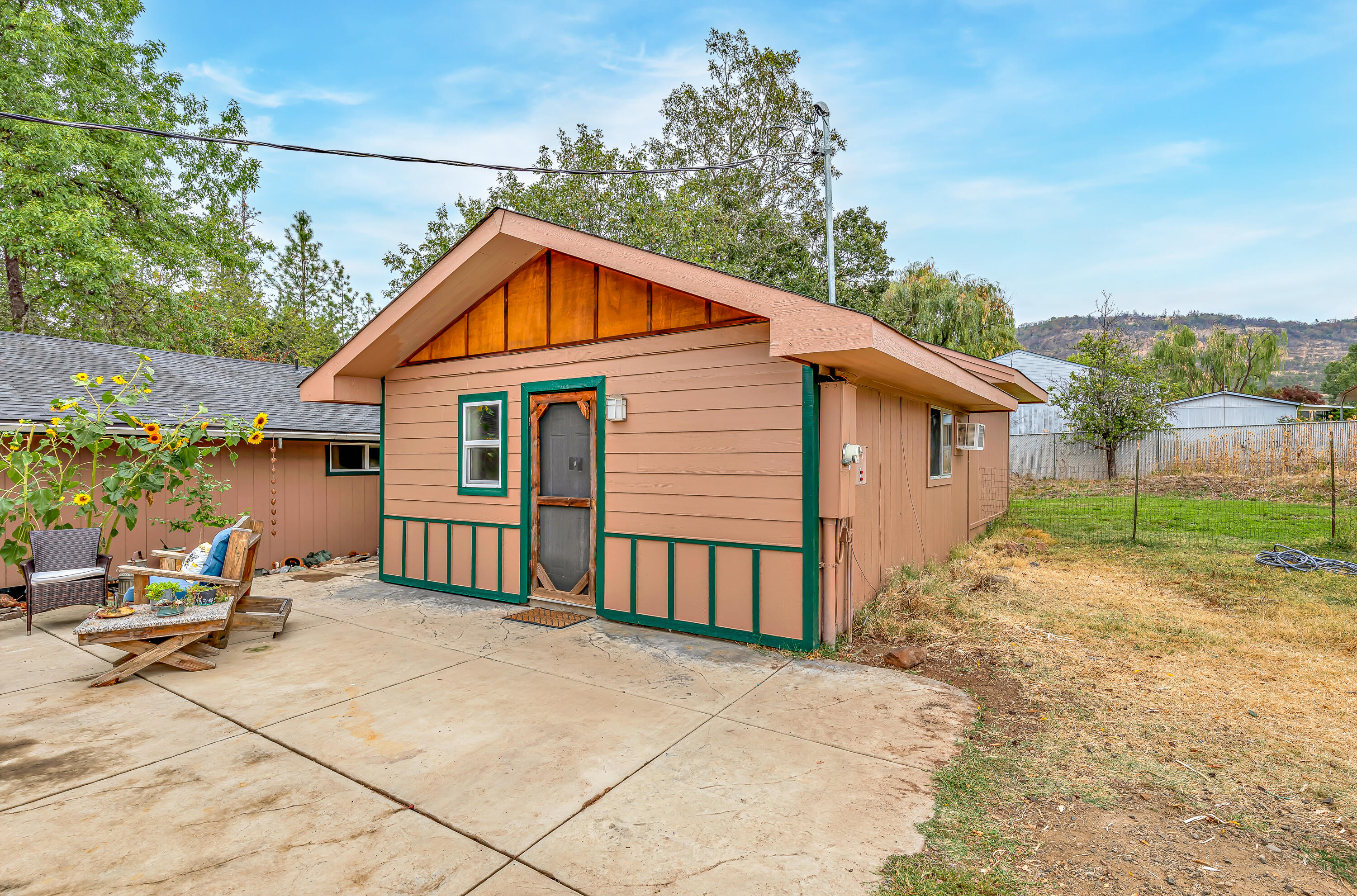 2975 Hammel Road Eagle Point, OR 97524 - Photo 27 of 42 Front of ADU