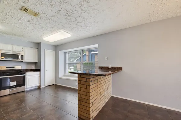 $1,950 | 319 Richvale Lane, Houston, TX 77598