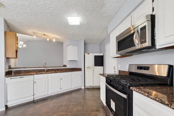 $1,950 | 319 Richvale Lane, Houston, TX 77598