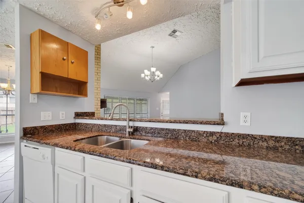 $1,950 | 319 Richvale Lane, Houston, TX 77598