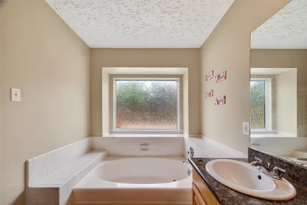 $1,950 | 319 Richvale Lane, Houston, TX 77598