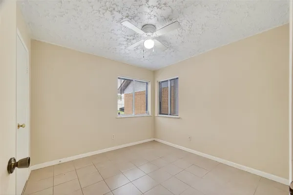 $1,950 | 319 Richvale Lane, Houston, TX 77598