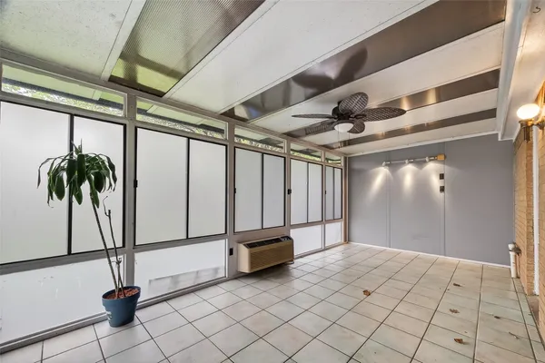 $1,950 | 319 Richvale Lane, Houston, TX 77598