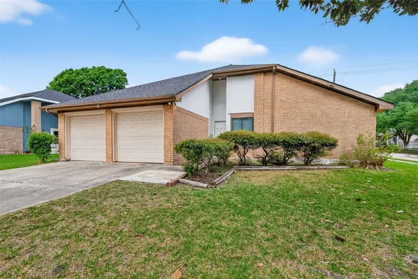 $1,950 | 319 Richvale Lane, Houston, TX 77598